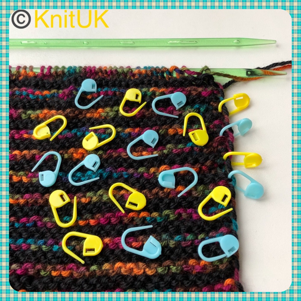 KnitUK Stitch Markers. Locking Stitch Markers Blue & Yellow. Pack of 20.
