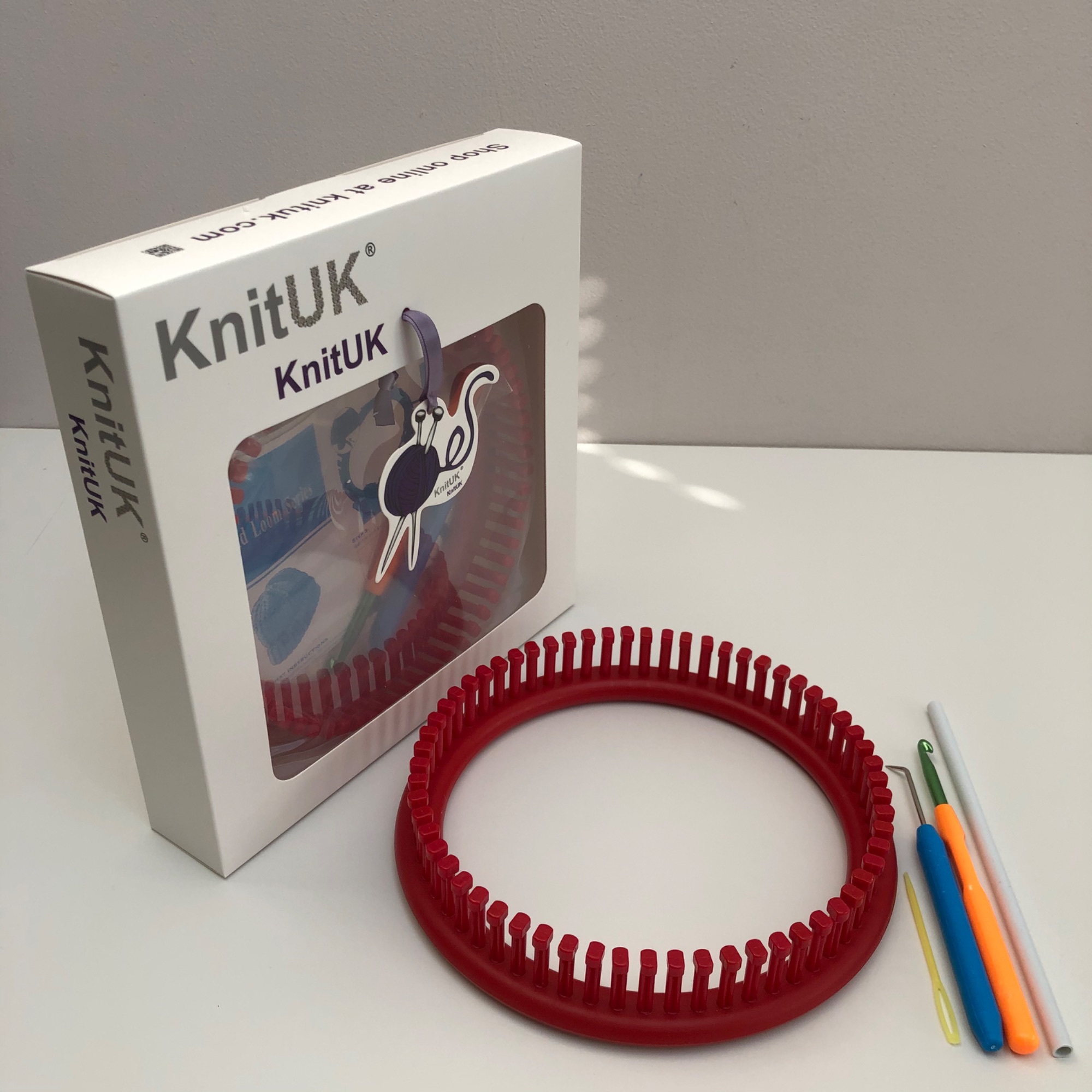 knituk round red knitting loom medium gauge 62 pegs fitted box