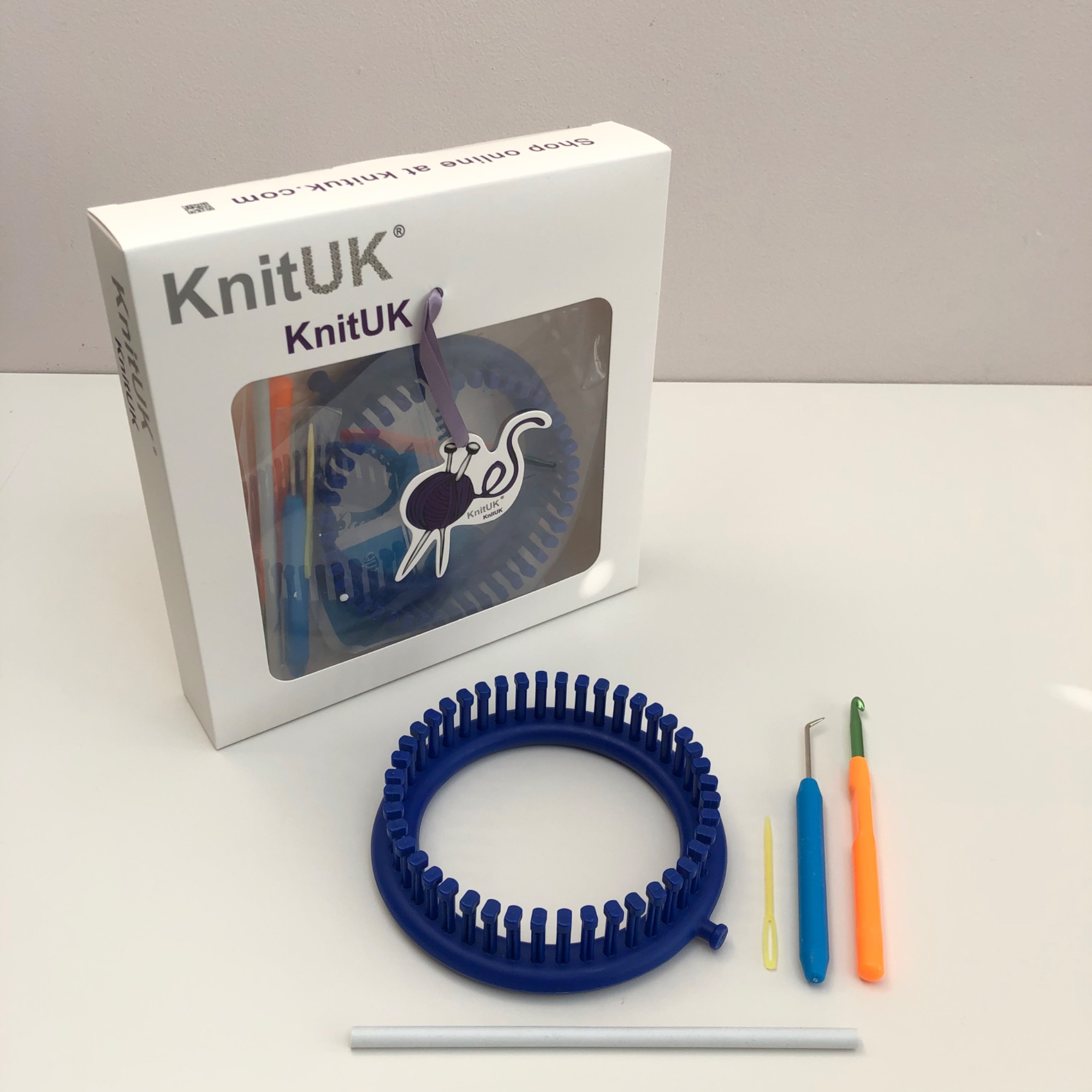 Knituk round blue knitting loom medium gauge 44 pegs fitted box