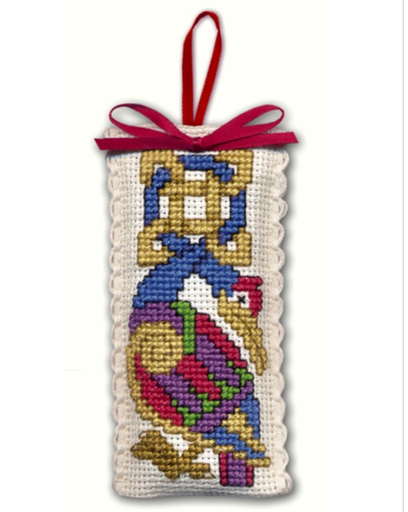 SACHET Celtic Bird. Cross Stitch Kit by Textile Heritage (Made in UK)
