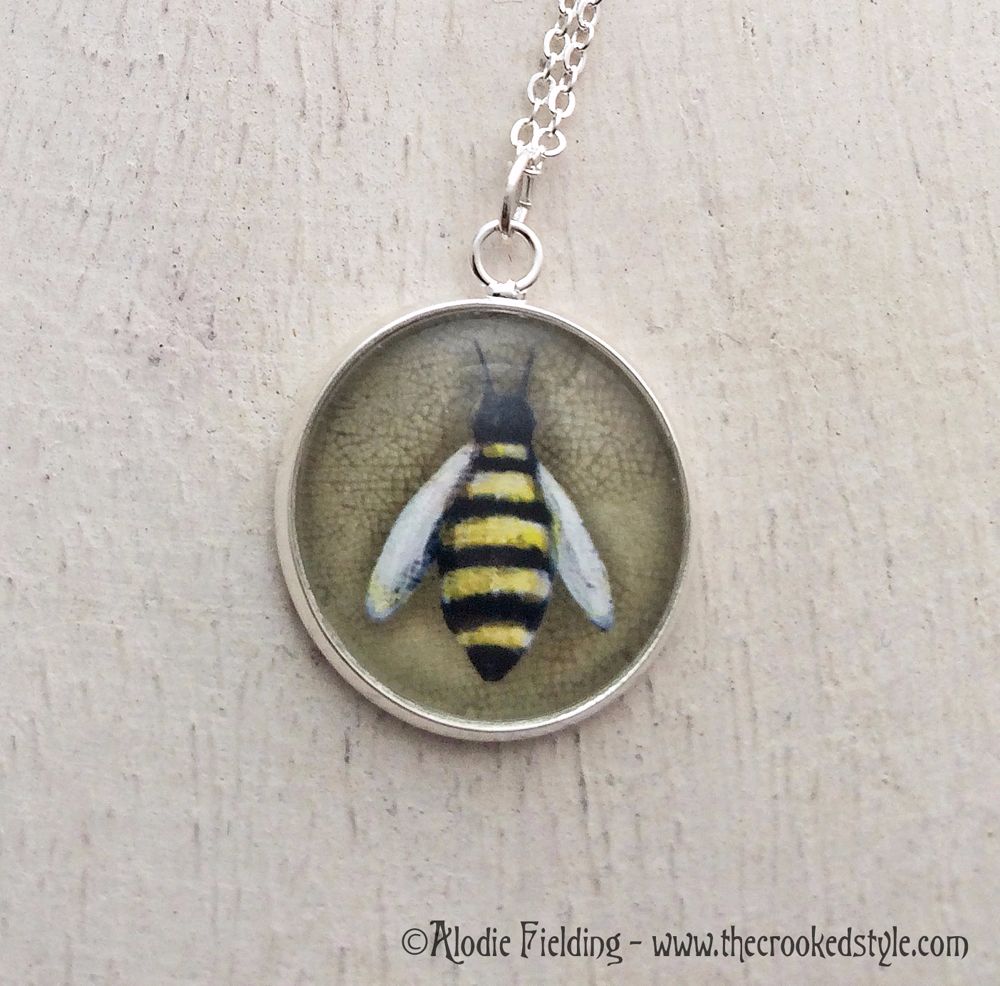 BUMBLE BEE WITH OCHRE BACKGROUND - 20mm SILVER PLATED PENDANT