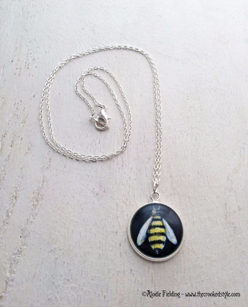 BUMBLE BEE BLACK BACKGROUND - 20mm SILVER PLATED PENDANT