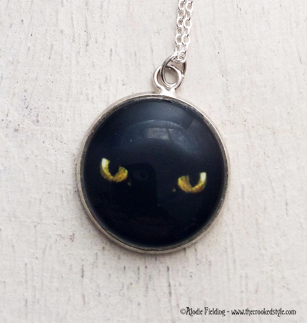 CAT'S EYE - 20mm SILVER PLATED PENDANT