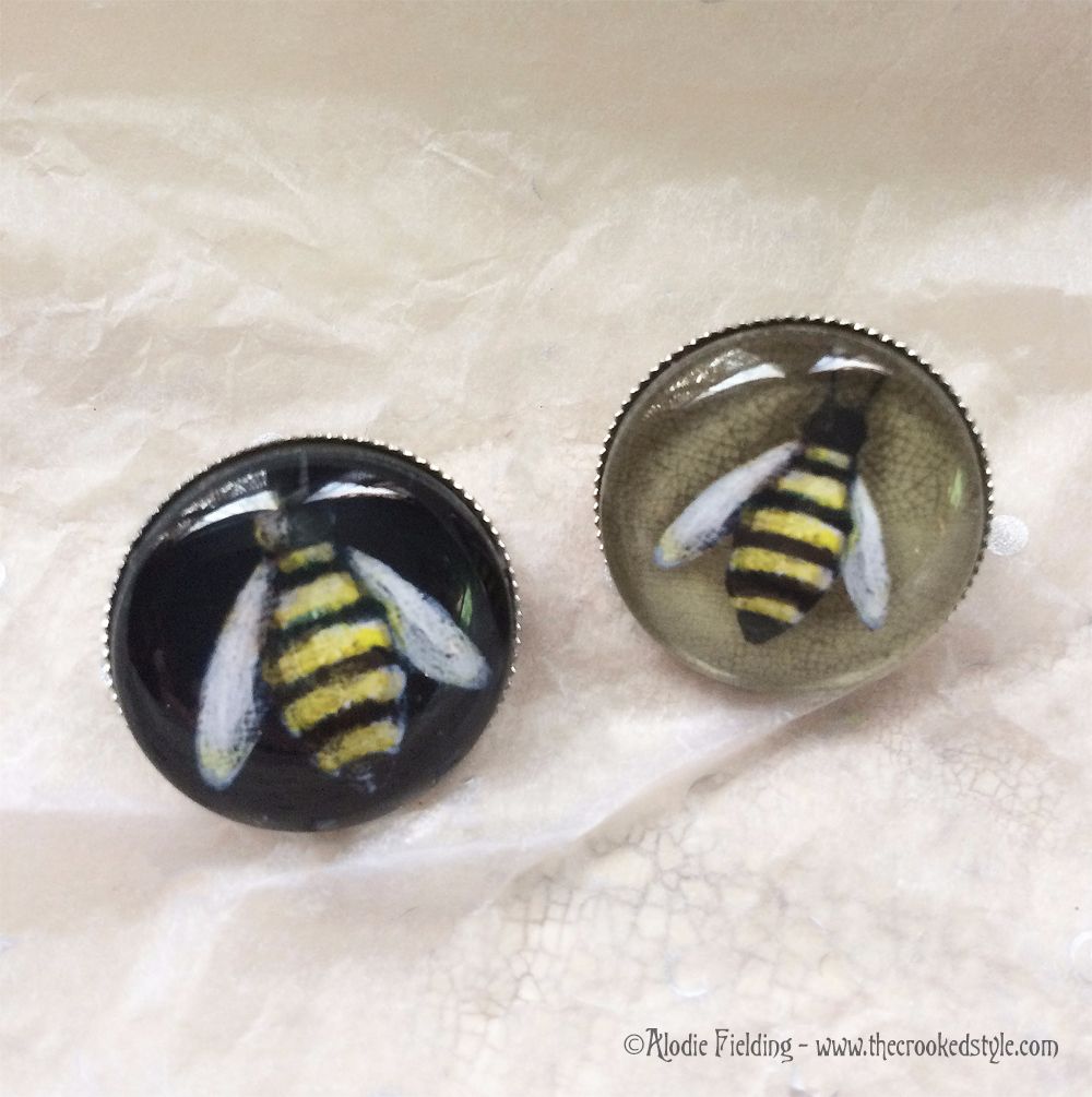 BUMBLE BEE BLACK BACKGROUND - BROOCH