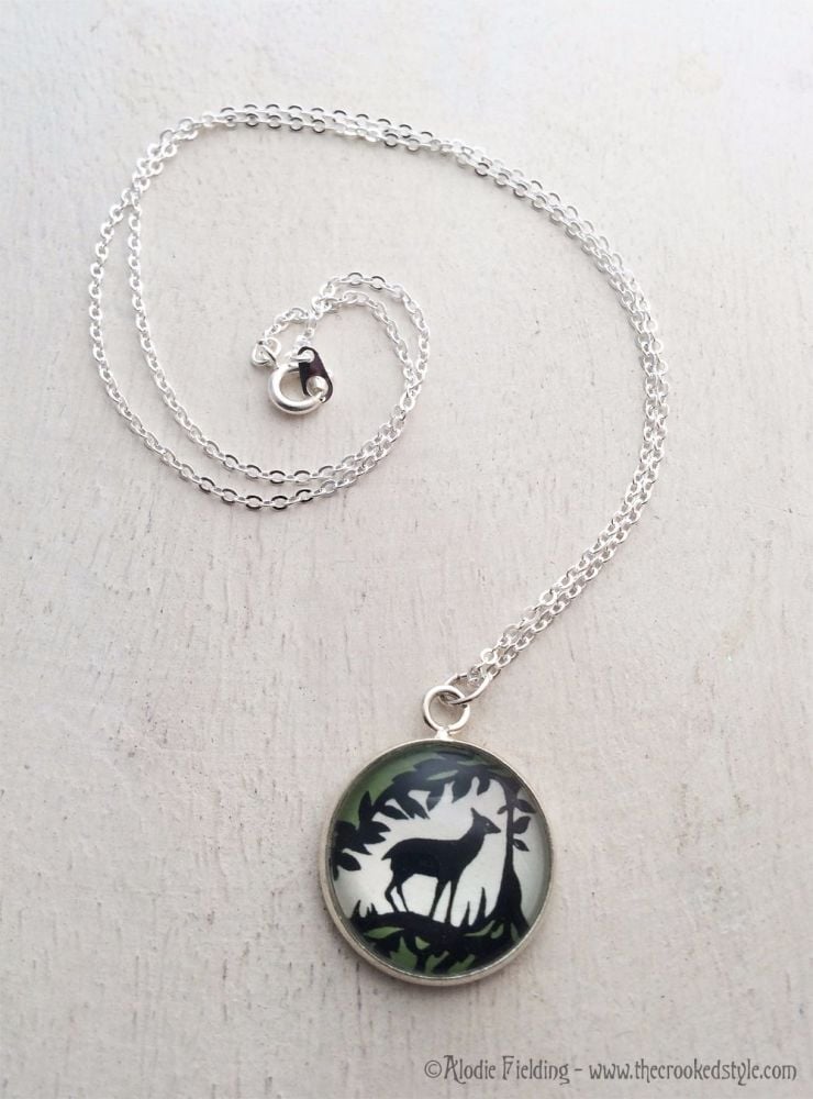 FOREST DEER 20mm SILVER PLATED PENDANT