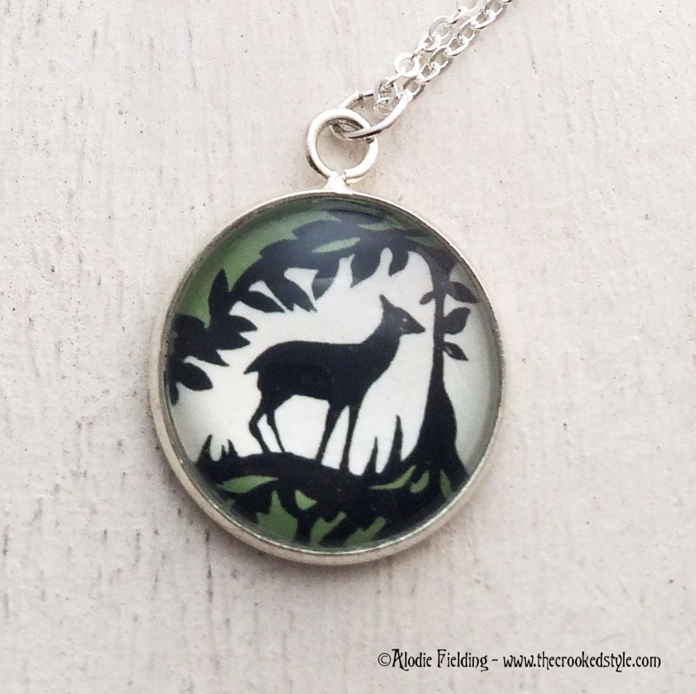 FOREST DEER 20mm SILVER PLATED PENDANT