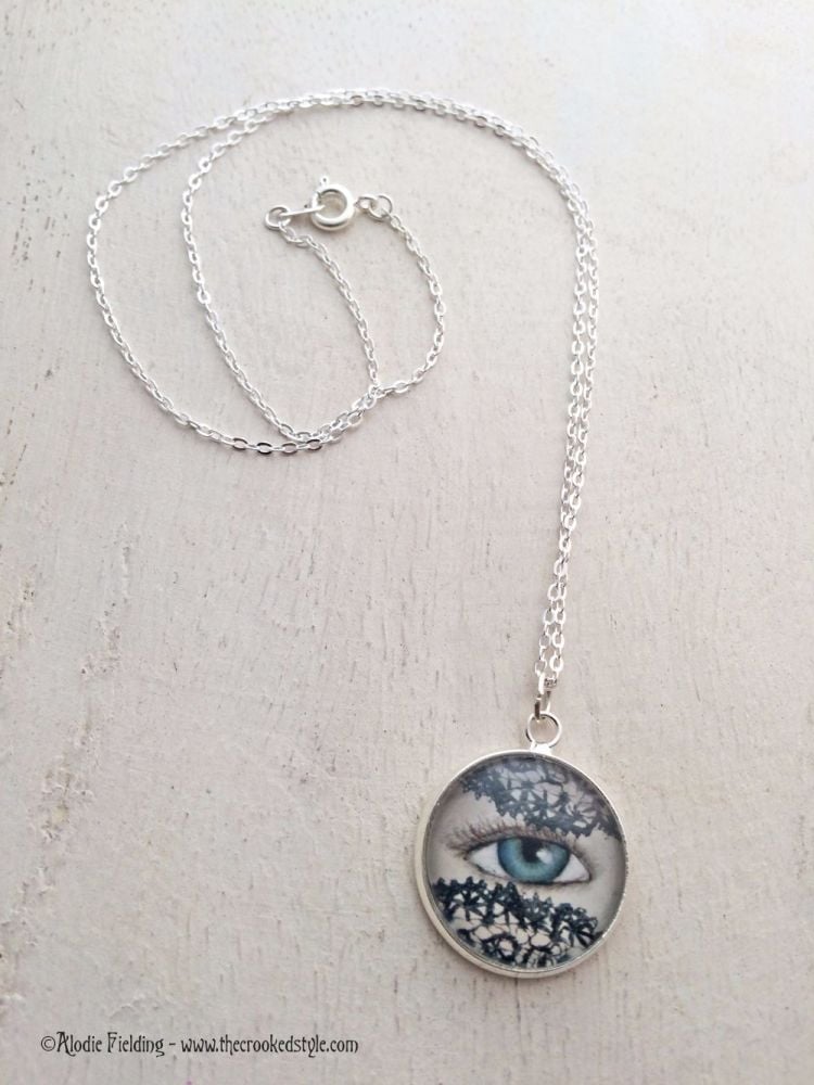 LACE VEIL EYE PENDANT - 20mm SILVER PLATED