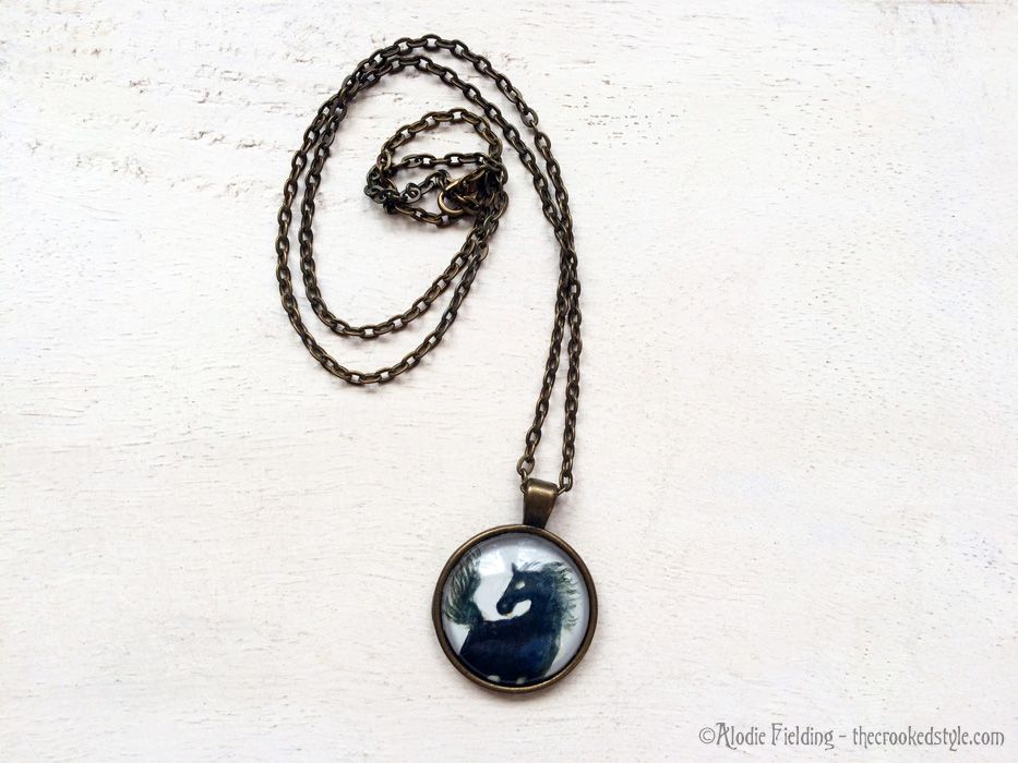 DARK HORSE - PENDANT