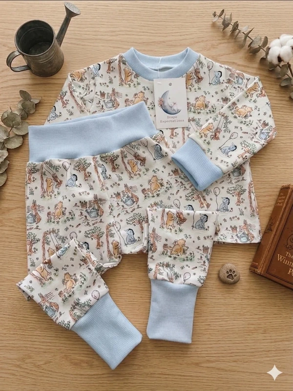 Pooh lounge suit with blue trim