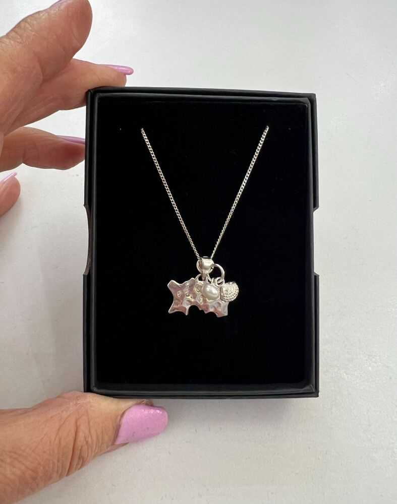 Jersey Map Shell & Pearl Cluster Pendant 925