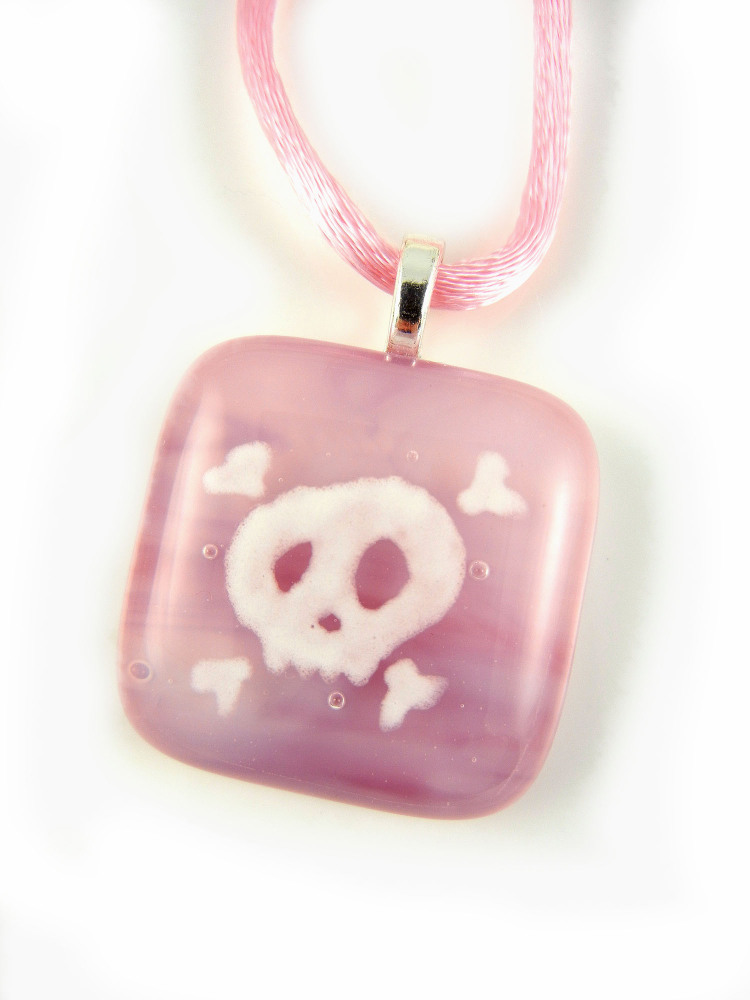 Pink Skull & Crossbones Pendant - ZMP110 - Pirate Collection