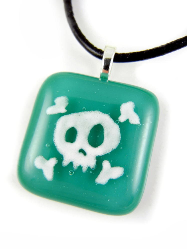 Teal Green Skull & Crossbones Pendant - ZMP113 - Pirate Collection