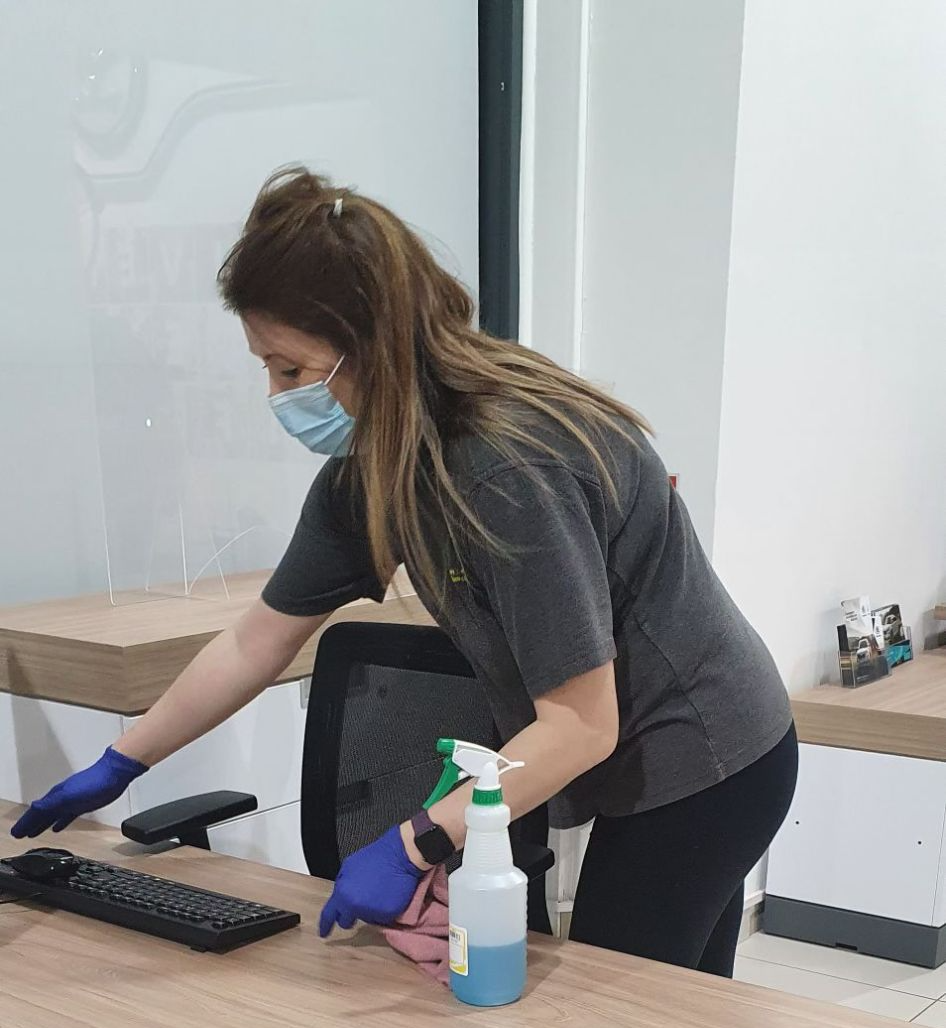 cleaning-board-room-table -gainsborough