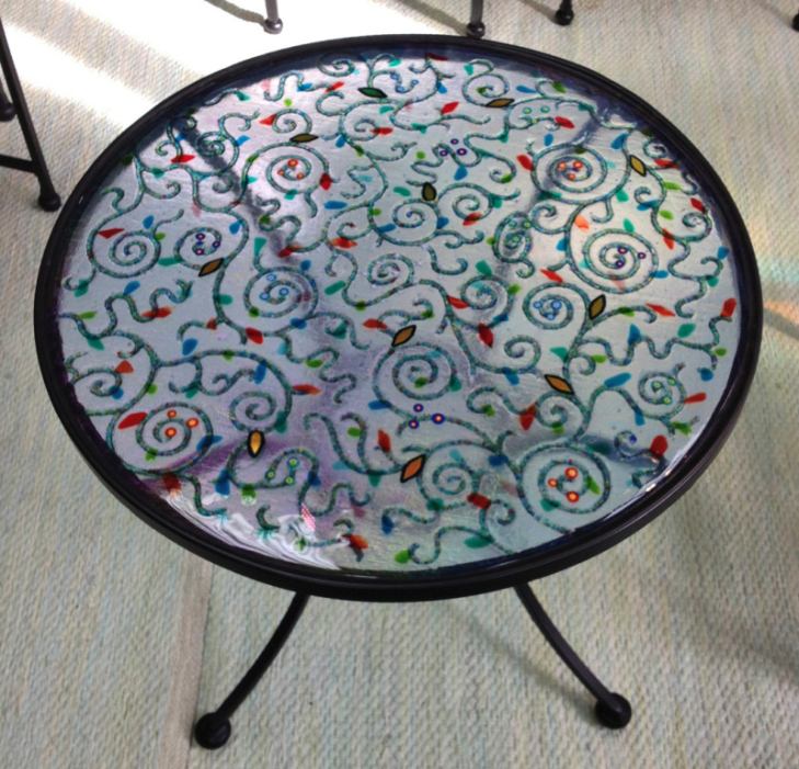 round blue frond table