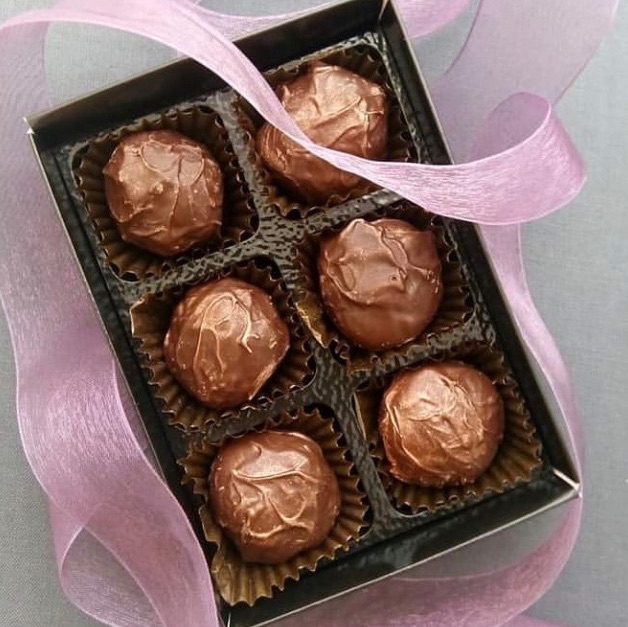 Box of 6 Handmade Chocolates