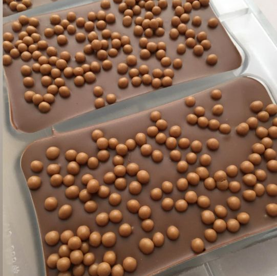 Salted Caramel Biscuit Chocolate Bar