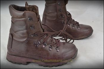 Boots - Combat Altberg Female (4M)