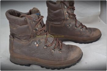 Boots - Altberg Defender, Size 7M
