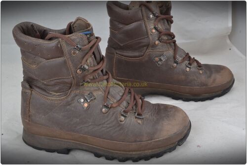 Boots - Altberg Defender, Size 7M