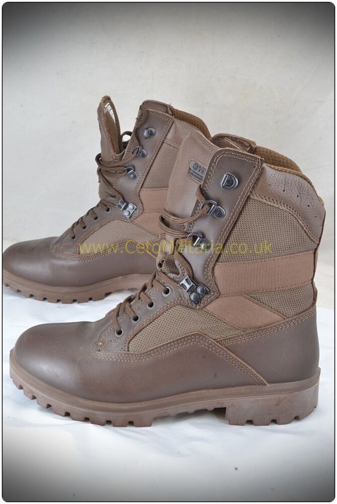Boots - YDS Kestrel (7W)