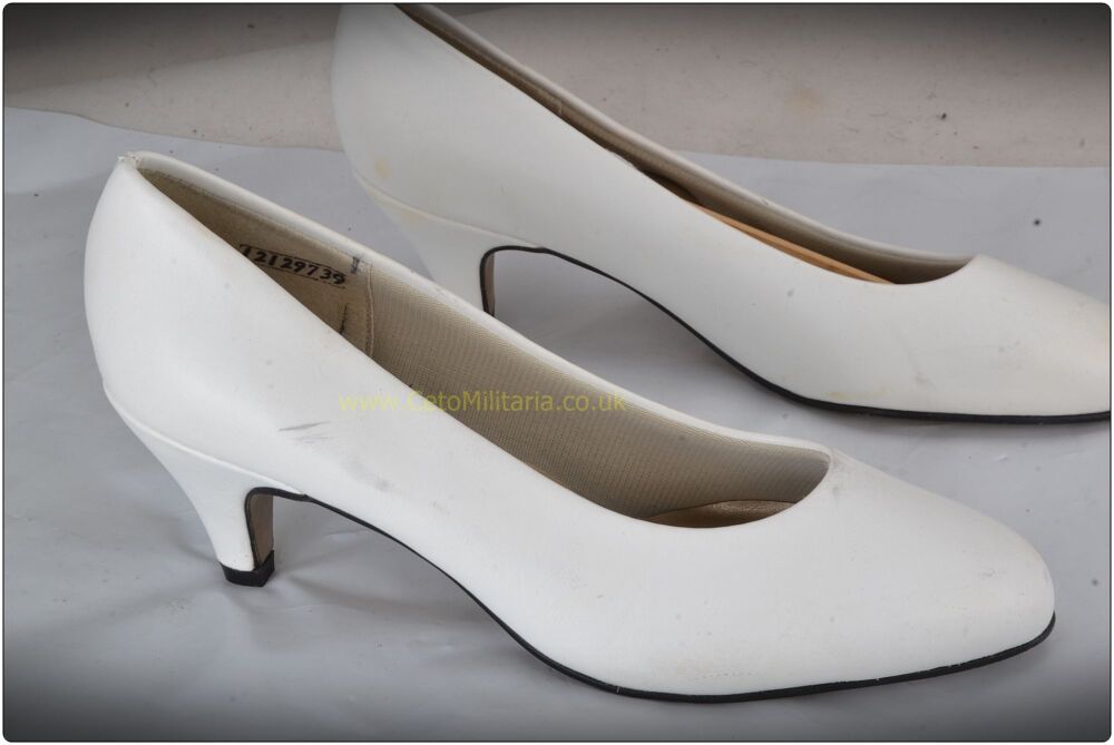 Shoes, White RN Female (7.5)