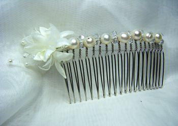 White Pearl & Baby's Breath Flower Hair Comb