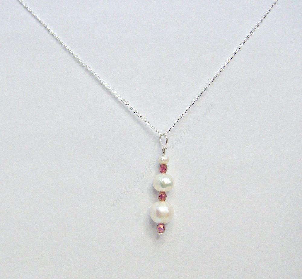 Freshwater Pearl Pendant on Sterling Silver Curb Chain