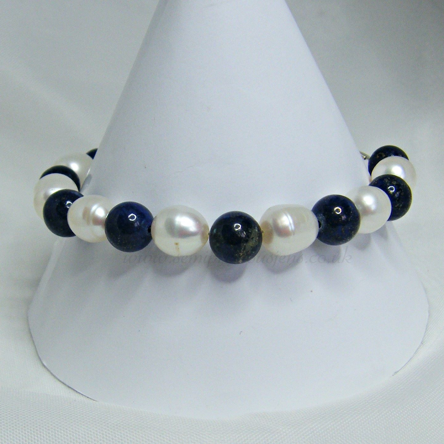 Lapis Lazuli and White Pearls Bracelet