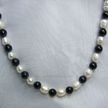 Garnet and White Freshwater Pearls Necklace