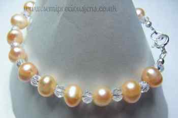 Peach Pearls and Glass Beads Bracelet