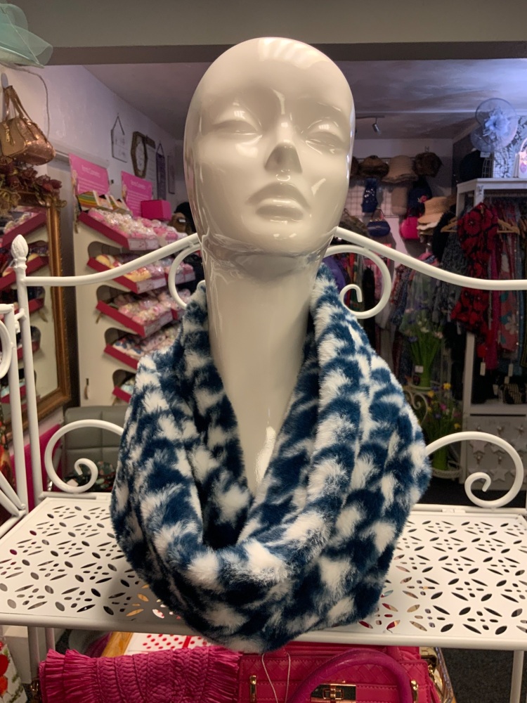 New Product….faux fur navy/white dog tooth snood