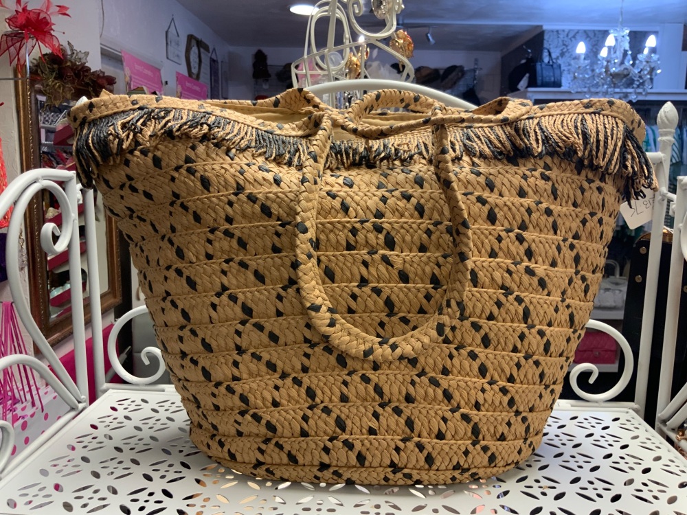 New Product….large straw two tone holiday bag