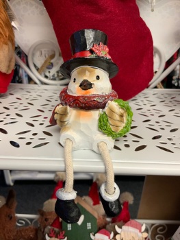 New Product….festive mr resin robin shelf sitter