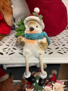 New Product….festive Mrs resin robin shelf sitter
