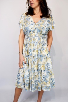 New Product&hellip;.white/blue floral magic dress&hellip;.fits upto approx 18