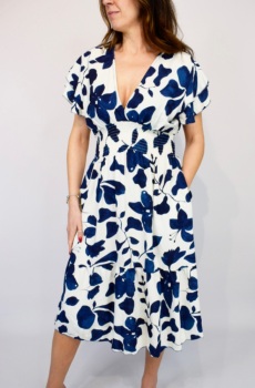 New Product&hellip;.navy floral magic dress&hellip;.fits upto approx 18