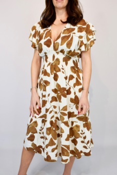 New Product&hellip;.light brown floral magic dress&hellip;.fits approx a size 18