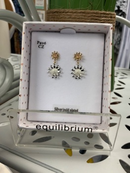 New Product&hellip;.equilibrium daisy chain 2 daisies two tone earrings