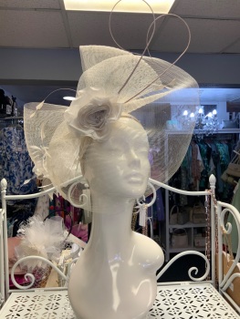 New Product&hellip;.champagne fascinator on wide headband with flower centrepiece