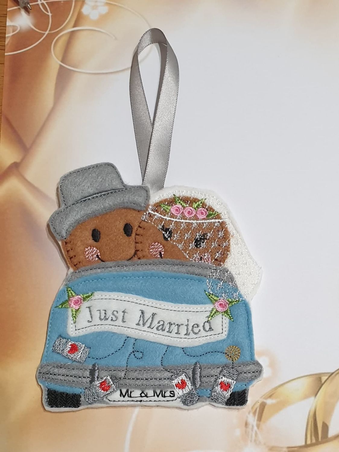 Wedding Bride/Groom Couple Gingerbread in Car