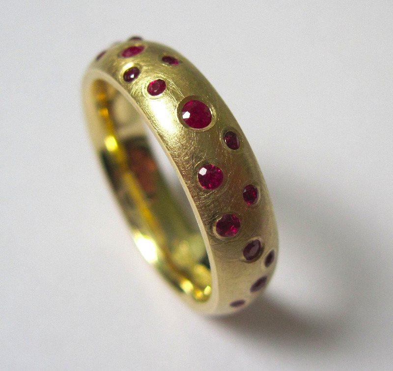 ruby and 18ct yellow gold scatter ring