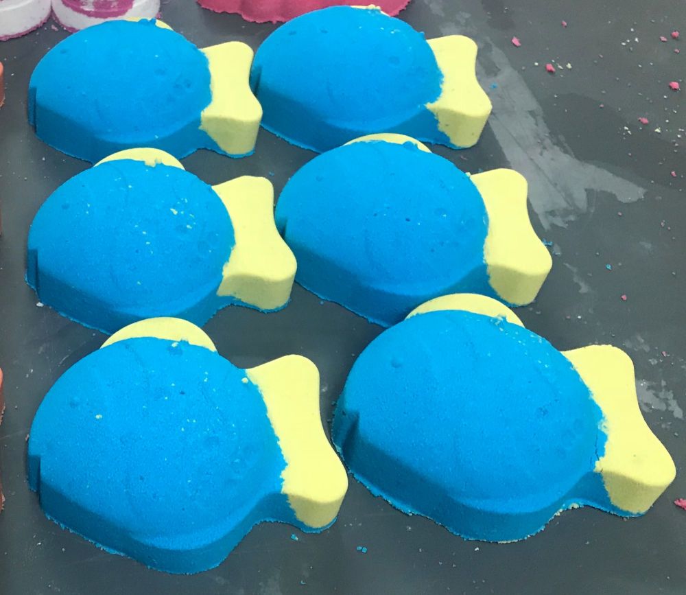 6 x Blue and Yellow Fish  Bath Bombs