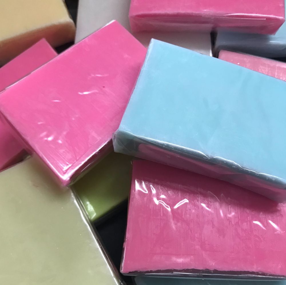 50 x Random Solid Shampoo Slices in a mix of fragrances