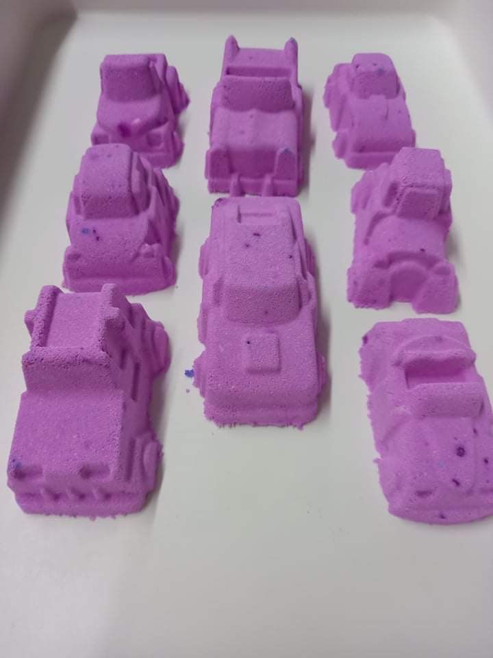8 x Bumper Car Bath Bombs in Pink Colour Raspberry Fragrance