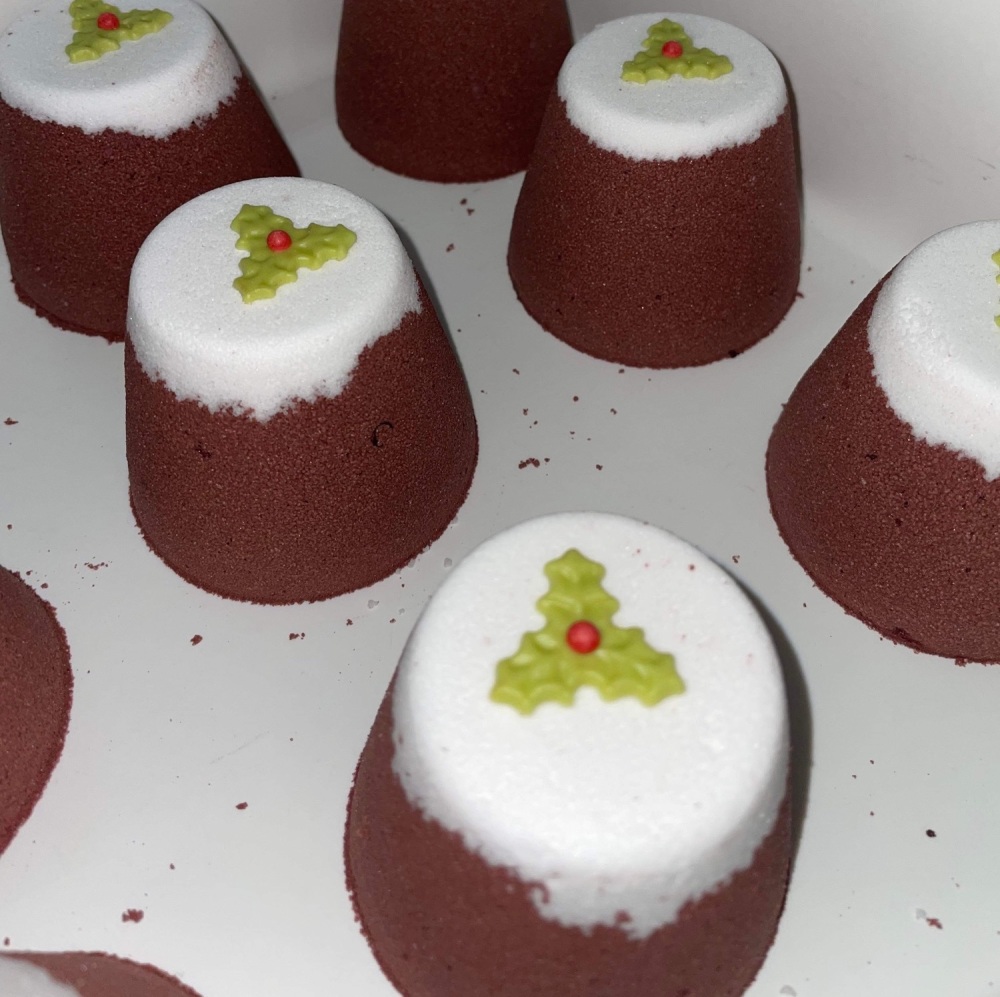 6 x Christmas Pudding Bath Bombs  in a warm, spicy, Christmas Fragrance