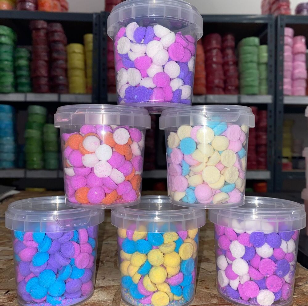 6 x pots of Mini Fizzing Bath Pearl Bombs in a random mix of scents in mult