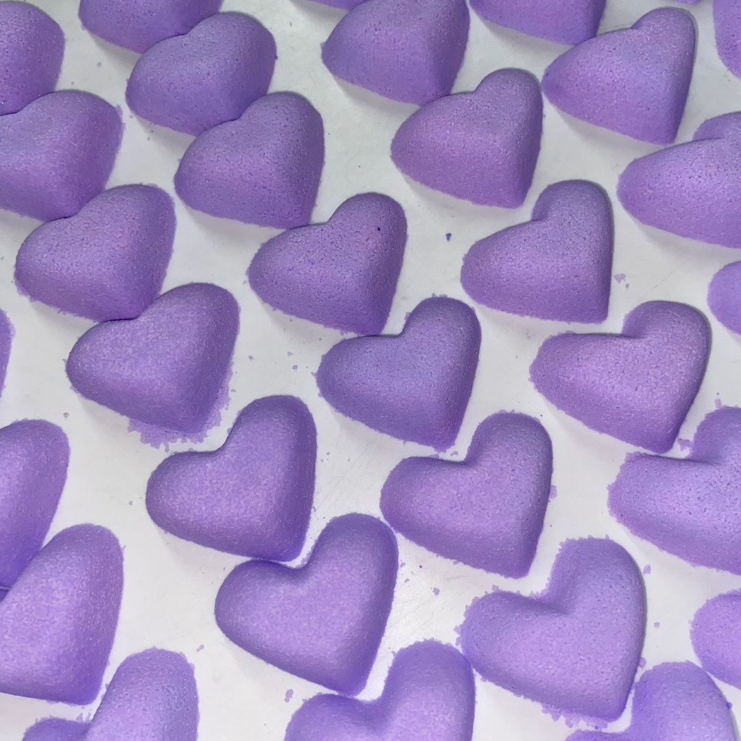 * 6 x bags of mini heart bath bombs (6 hearts to each bag) in Lavender to relax mum this Mother's day