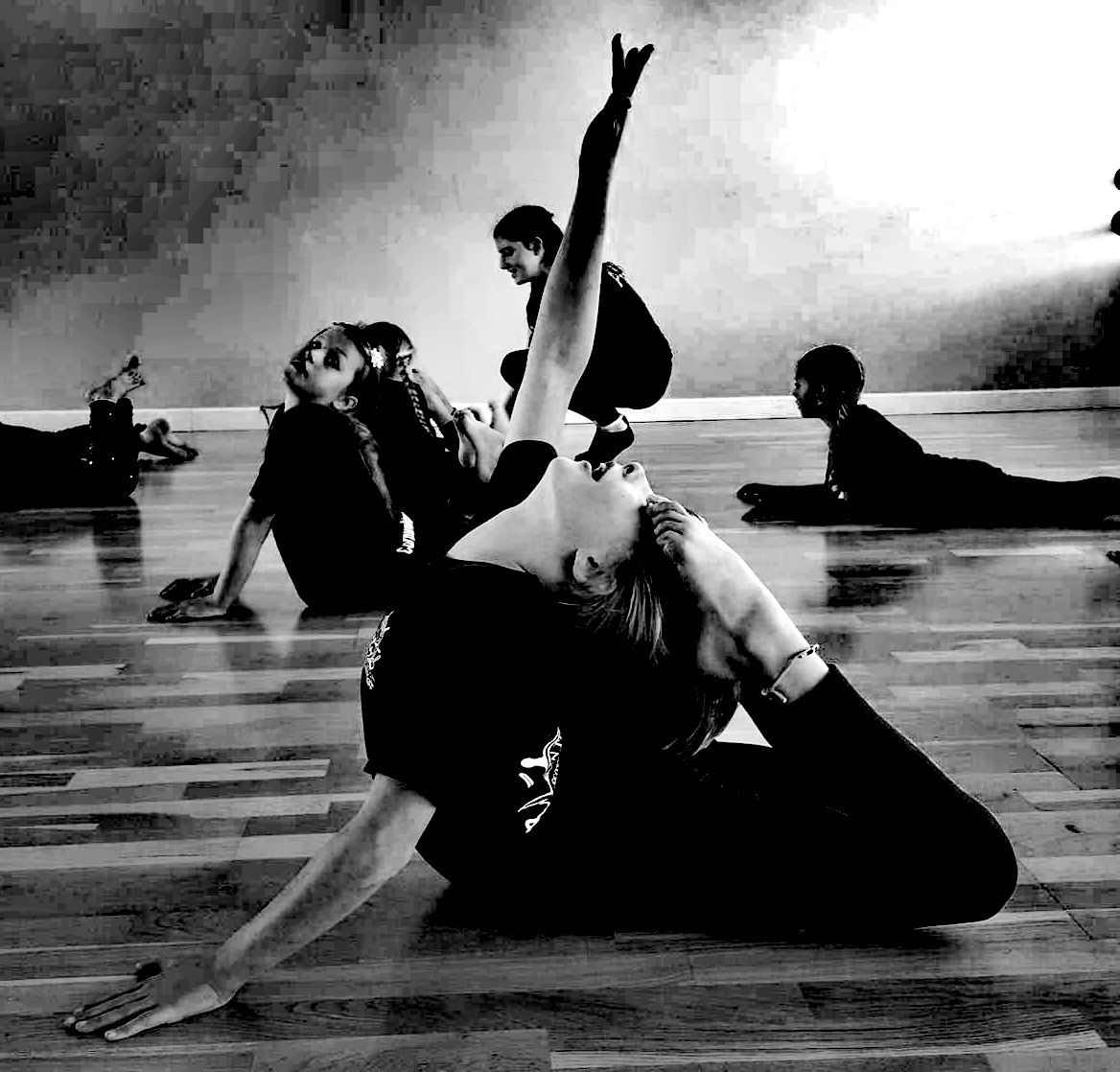 Contemporary, Acrobatics, classes, dance classes, cornwall, truro, helston, falmouth, cornwall dance school, dance school in truro. 