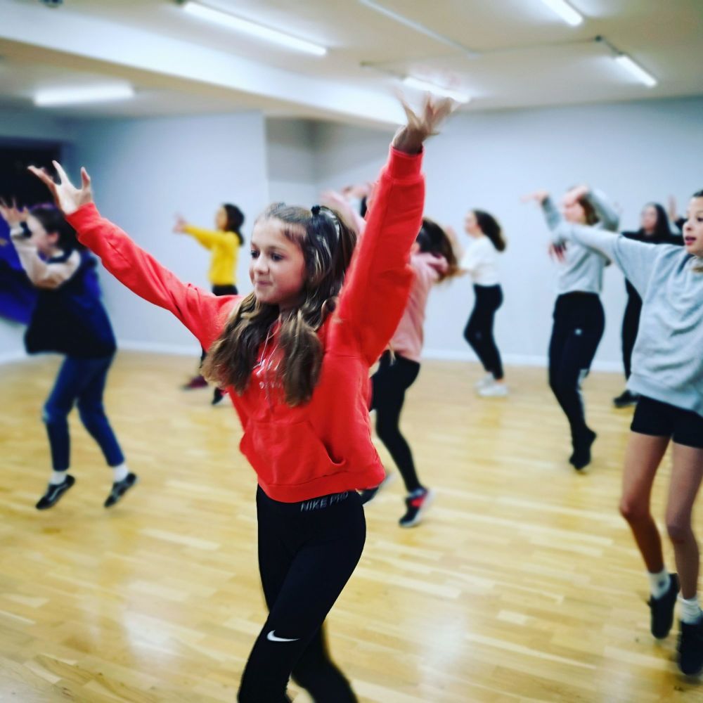 Wednesday Intermediate Commercial (CLASS 1 ) 4.15-5pm - (Ages 11-14yrs)