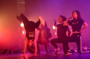 Saturday - Junior Streetdance Class 12-12.45pm - (Ages 9-12yrs)